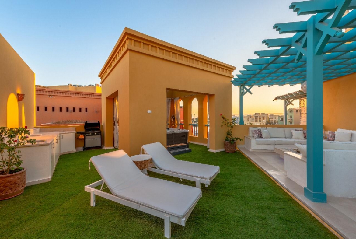 New Marina El Gouna 2 Bedrooms Penthouse For Sale in El Gouna Marina with Roof and Jacuzzi