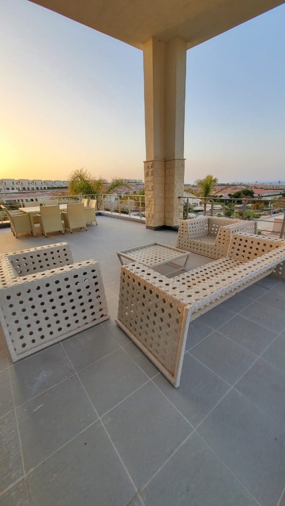 Four Bedrooms Chalet For Sale with Roof At Caes..., North Coast