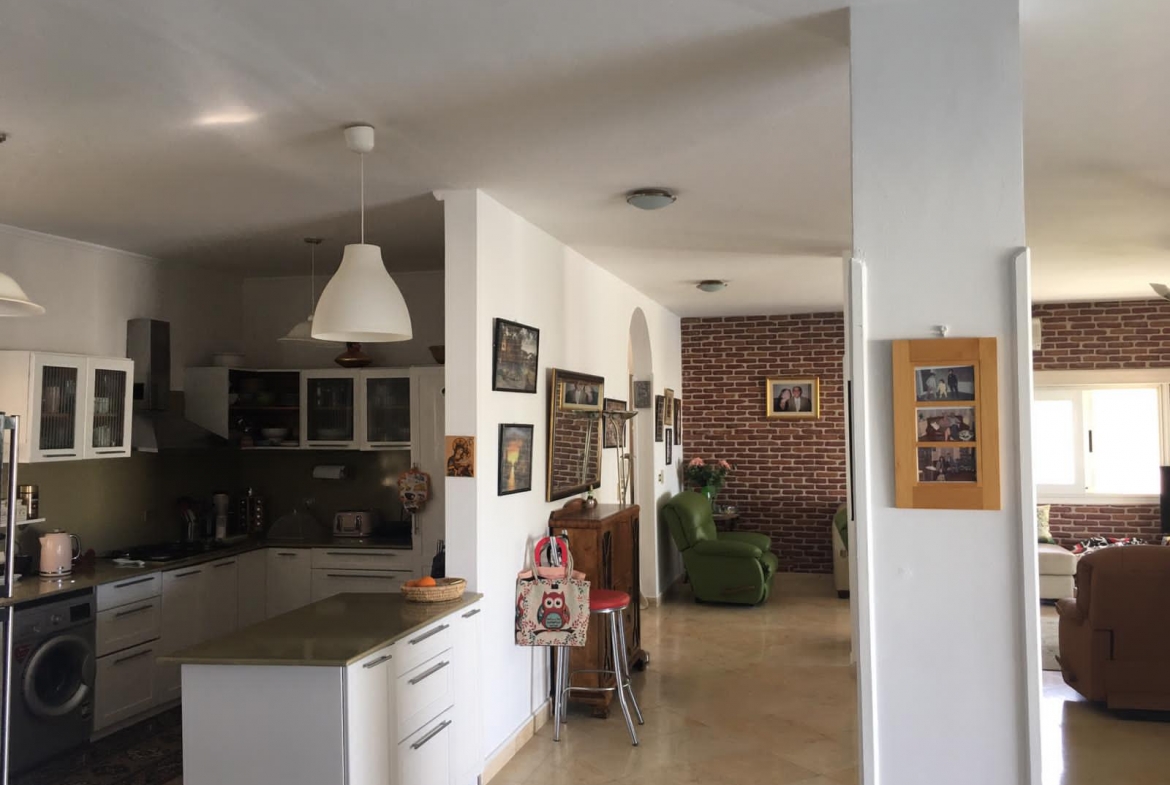 5 Bedrooms Standalone Villa For Sale in Jabal El Harim
