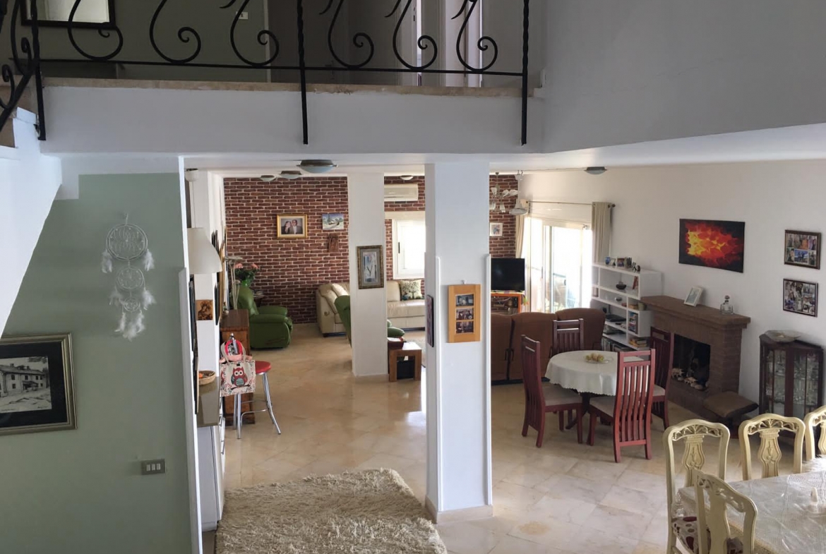5 Bedrooms Standalone Villa For Sale in Jabal El Harim