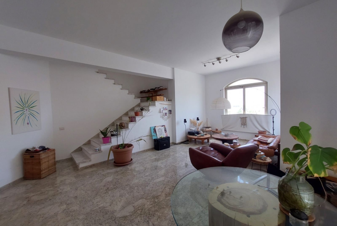 For Sale: Stunning Penthouse with Panoramic Views of Soma Bay Marina