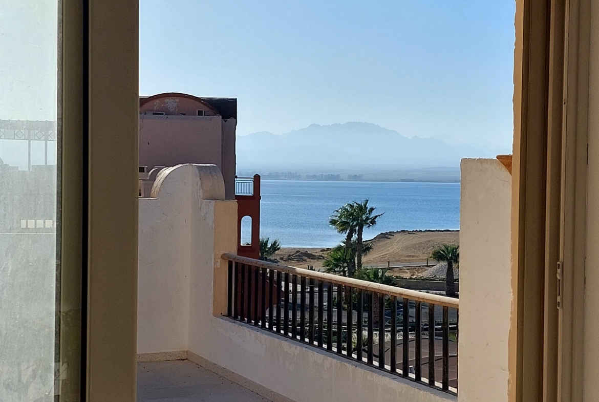 For Sale: Stunning Penthouse with Panoramic Views of Soma Bay Marina