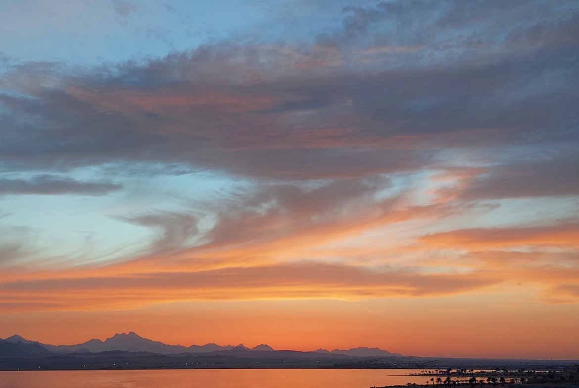 For Sale: Stunning Penthouse with Panoramic Views of Soma Bay Marina