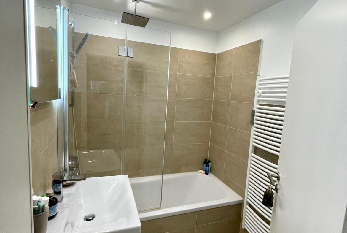 Mietwohnung Neuried, Wohnung mieten München, 3-Zimmer-Wohnung Neuried, Neubauwohnung München, modernisierte Wohnung München, Wohnung mit Balkon München, barrierefreie Wohnung München, Mietwohnung mit Einbauküche München, Wohnung Nähe U3 Fürstenried-West, sanierte Wohnung München, familienfreundliche Wohnung München, ruhige Wohnlage München, Wohnung mit Loggia München, hochwertige Mietwohnung München, Eigentumswohnung zur Miete Neuried, Wohnung in Neuried München mieten