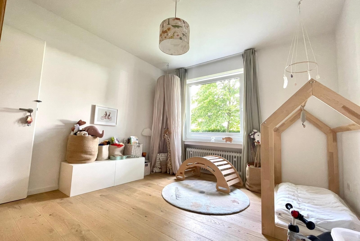 Mietwohnung Neuried, Wohnung mieten München, 3-Zimmer-Wohnung Neuried, Neubauwohnung München, modernisierte Wohnung München, Wohnung mit Balkon München, barrierefreie Wohnung München, Mietwohnung mit Einbauküche München, Wohnung Nähe U3 Fürstenried-West, sanierte Wohnung München, familienfreundliche Wohnung München, ruhige Wohnlage München, Wohnung mit Loggia München, hochwertige Mietwohnung München, Eigentumswohnung zur Miete Neuried, Wohnung in Neuried München mieten