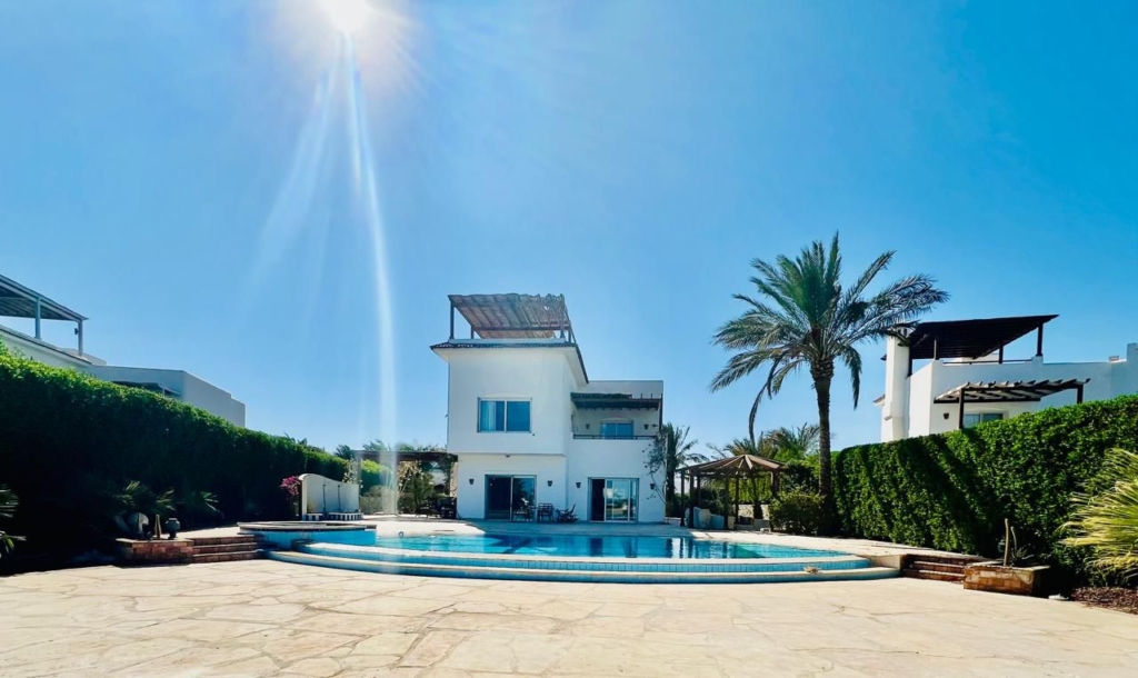 Luxury 5-Bedroom White Villa in El Gouna, El Gouna