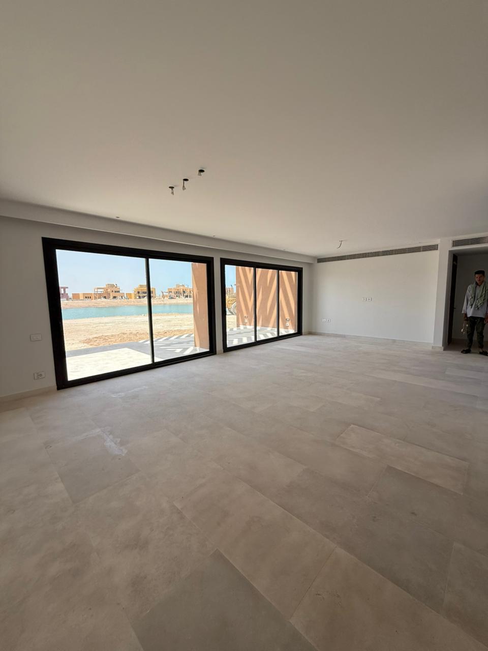 North Bay El Gouna villa window frame view onto terrace | Fensterrahmen Terrasse North Bay El Gouna Villa