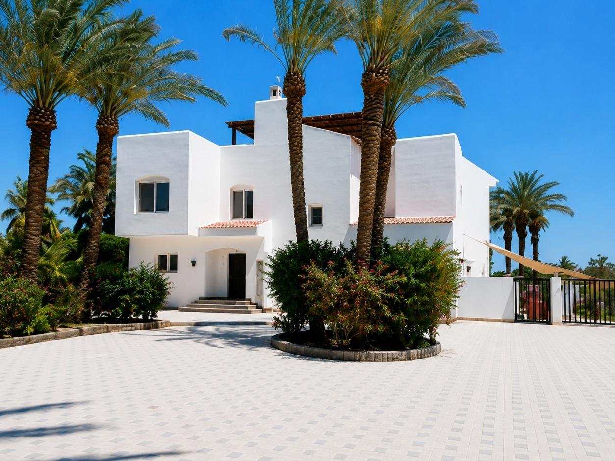 Lagoon-front villa El Gouna with private jetty, rooftop terrace and panoramic sea views