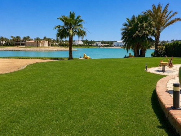Lagoon-front villa El Gouna with private jetty, rooftop terrace and panoramic sea views